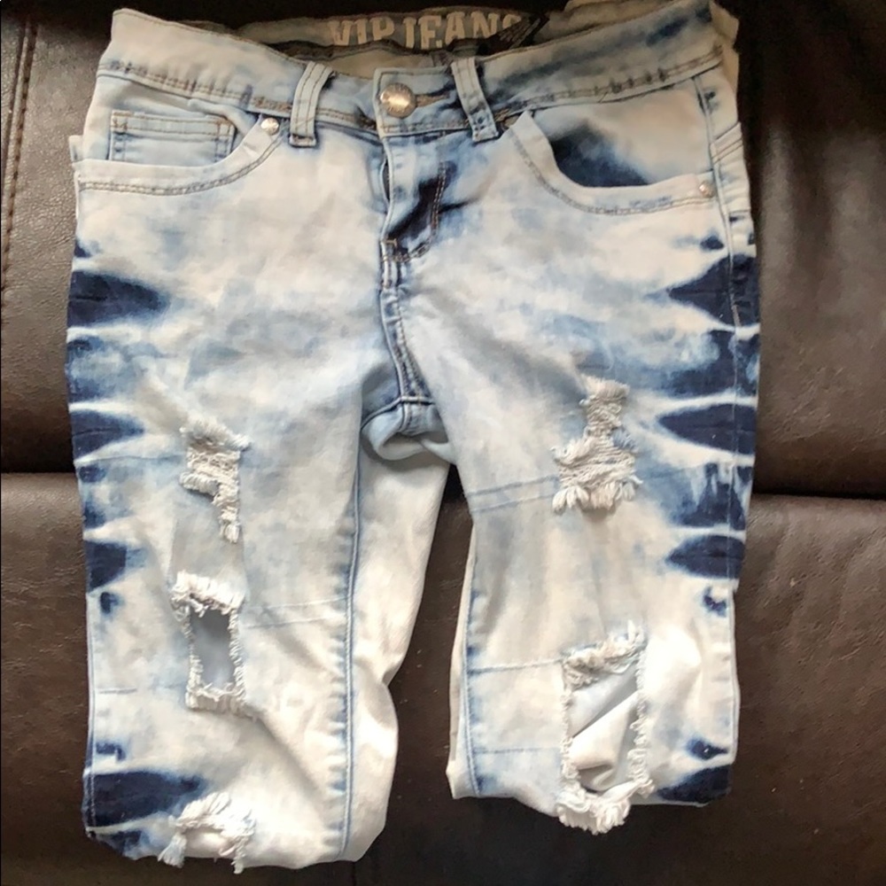 These are jeans that do not fit me anymore.